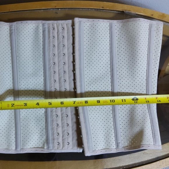 VIANNA Ultra clinching corset size Medium/Large. Fully adjustable. - Picture 5 of 6